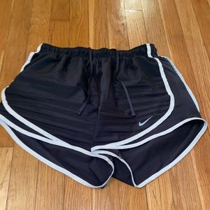 M gray Nike dri-fit shorts
